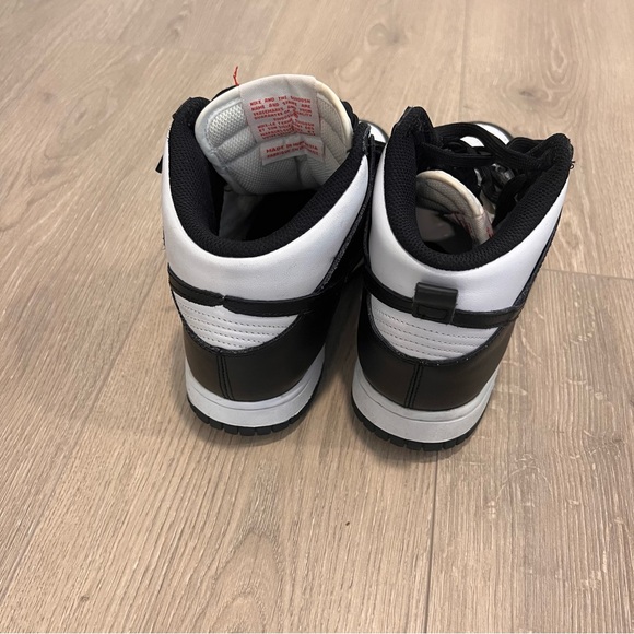 Nike Women's Black and White Sneakers - Picture 4 of 6